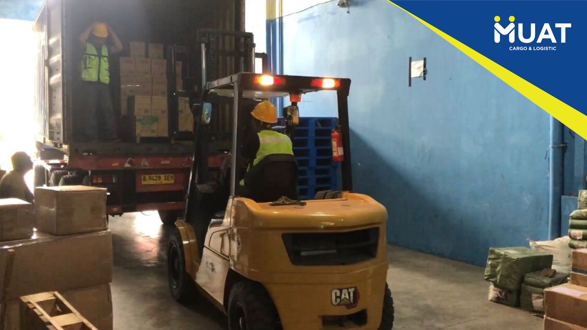 Perbedaan Loading dan Unloading dalam Logistik