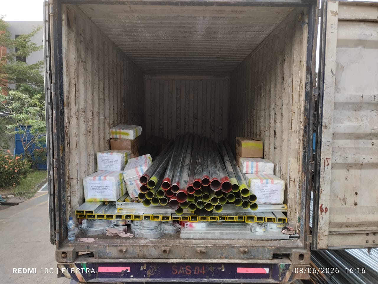 Material besi dan baja yang disiapkan untuk kebutuhan pengiriman