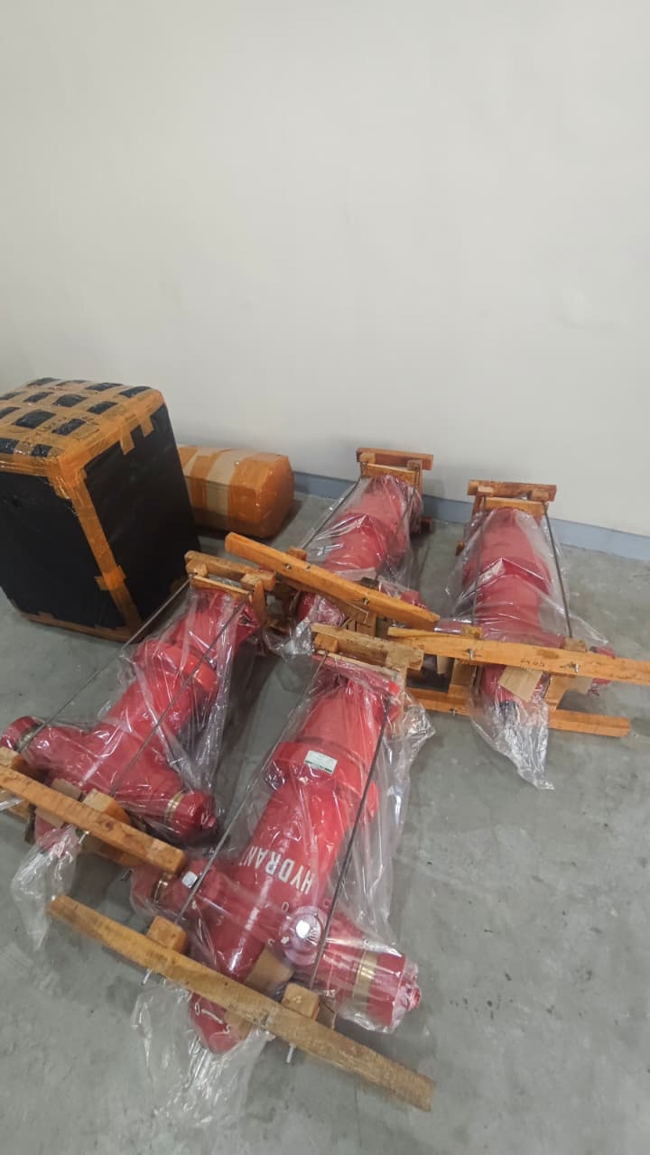 Penanganan barang proyek di area operasional MUAT Cargo